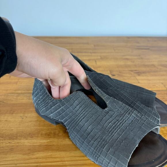 Free People Open Toe Cut Out Gray Textured Leather Flats Size 38 - Picture 2 of 6